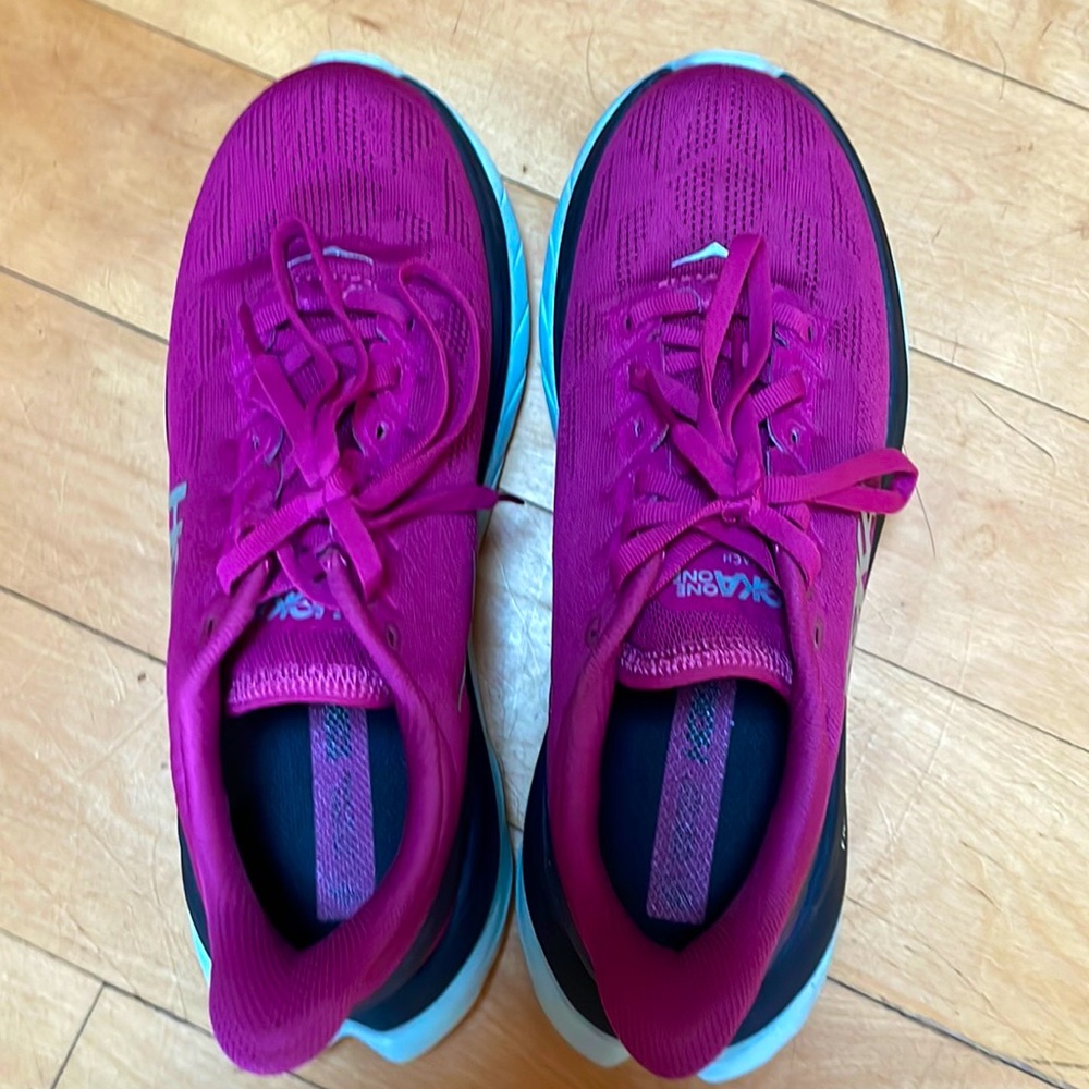 Purple Hoka profly size 7B